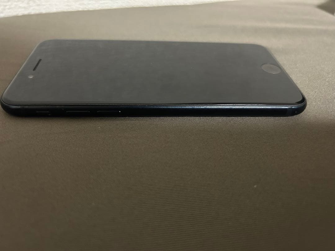 ぶ*ー様 【美品】iPhone SE3 64GB SIMフリー ケース付 バッテ