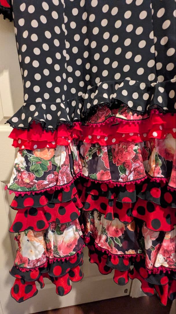 フラメンコ衣装　ソニアジョーンズ　水玉　花柄　赤　黒