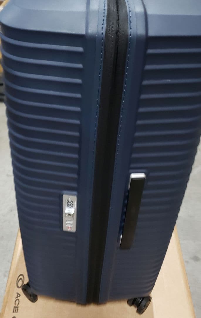 サムソナイト　スーツケース　ハイファイ　スピナー55エキスペンダブル