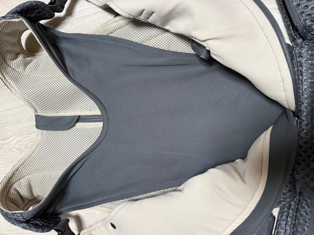 bebe swan メッシュ抱っこ紐　グレー