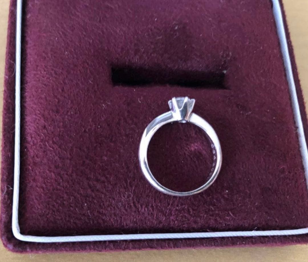 ダイヤモンドリング8号〜9号婚約指輪エンゲージリング0.34プラチナ