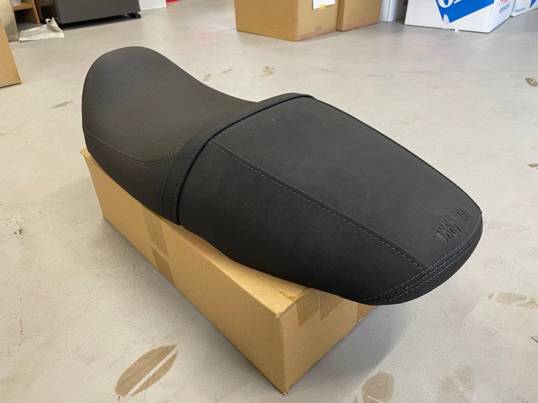 XSR900 カスタムローダウンシート　旧型