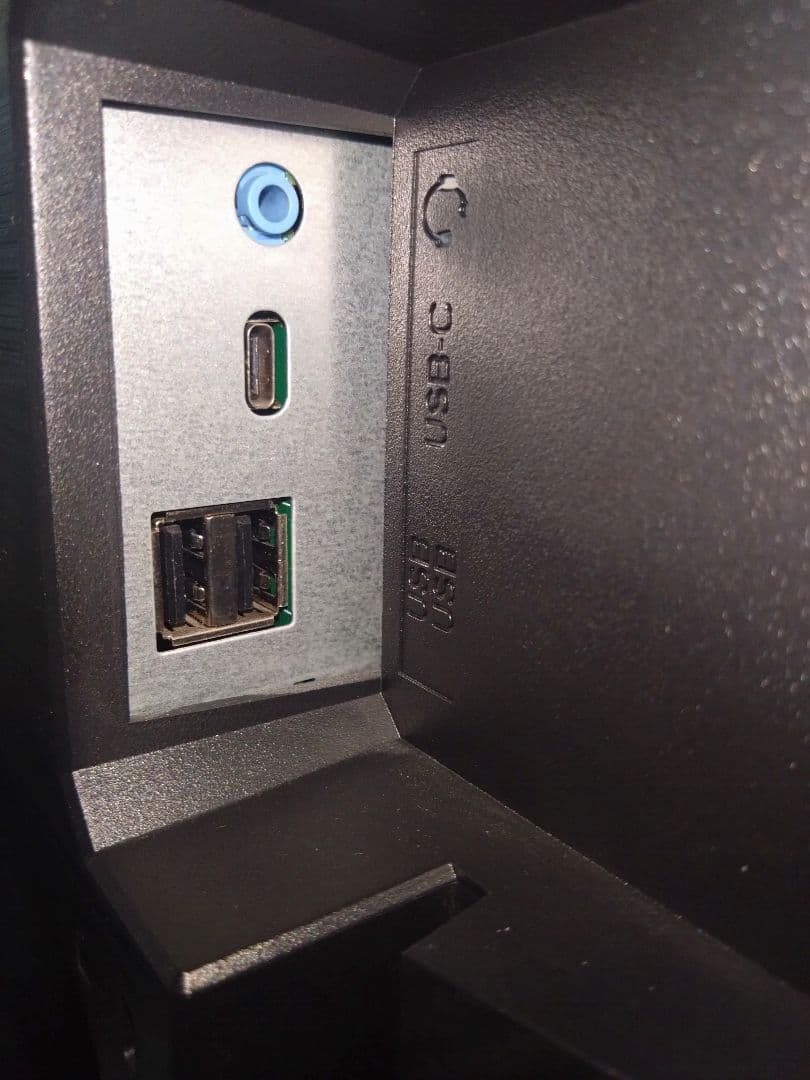 IOデータ２Ｋ32インチゲーミングモニター