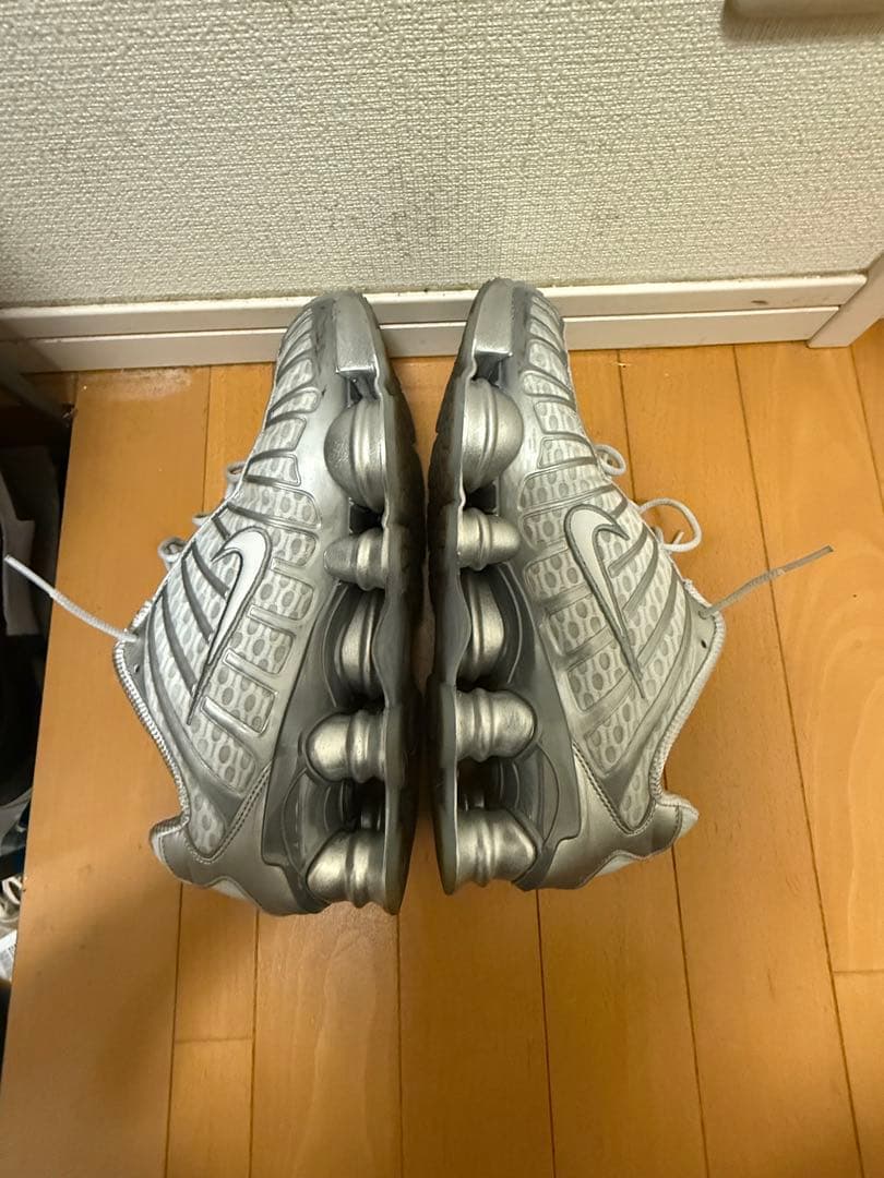 靴 28.5cm shox silver