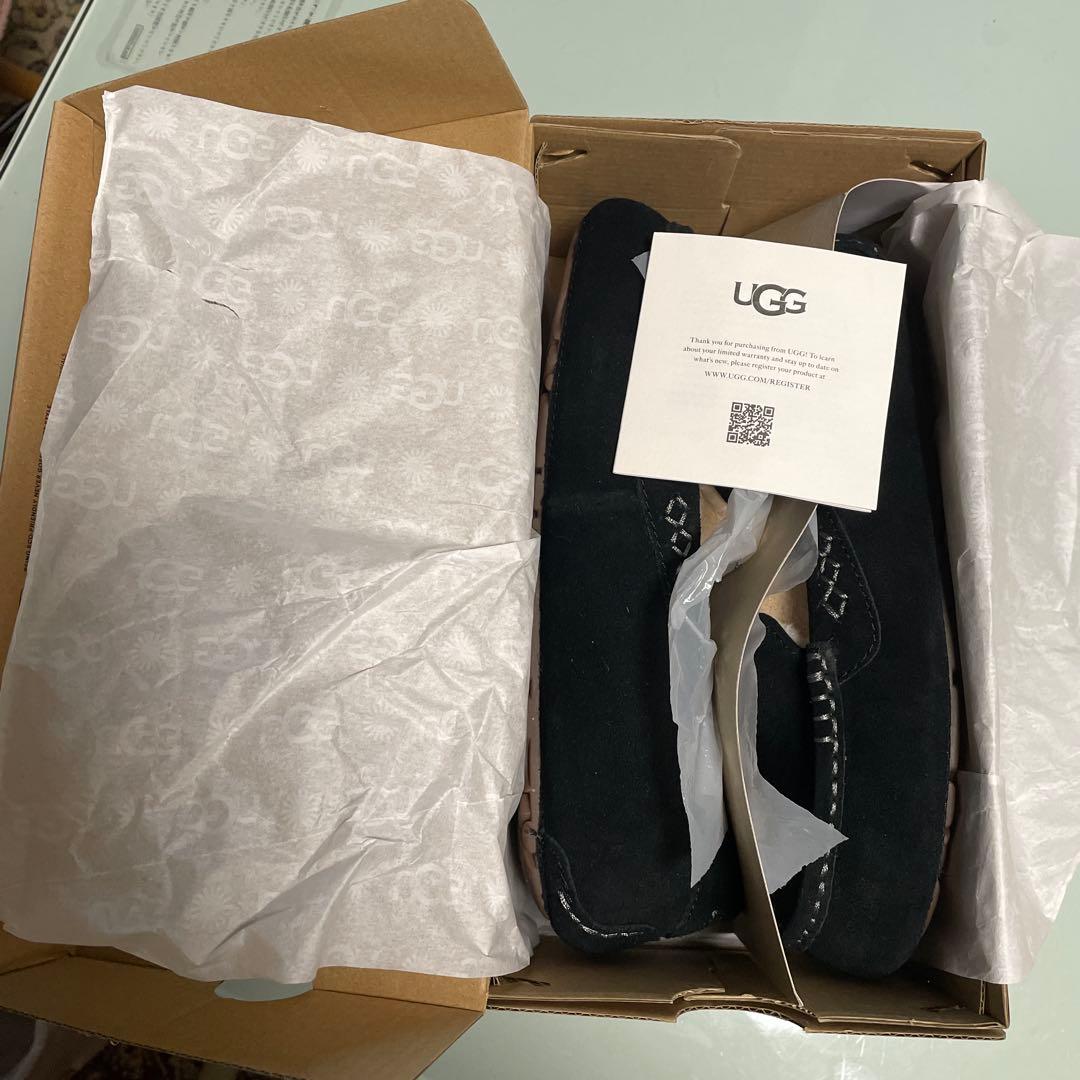 新品未使用　UGG 黒 モカシン