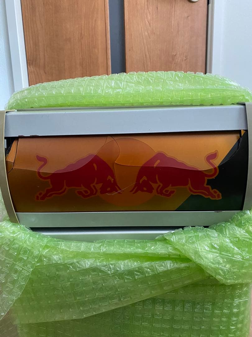 Red Bull 冷蔵庫 B級品（全面上部レッドブルマーク分破損あり）