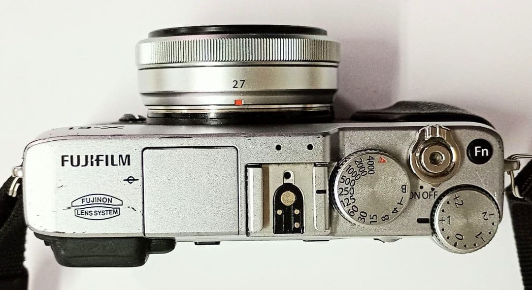 Fujifilm X-E1 ミラーレスカメラ 27mm+18mm レンズ付