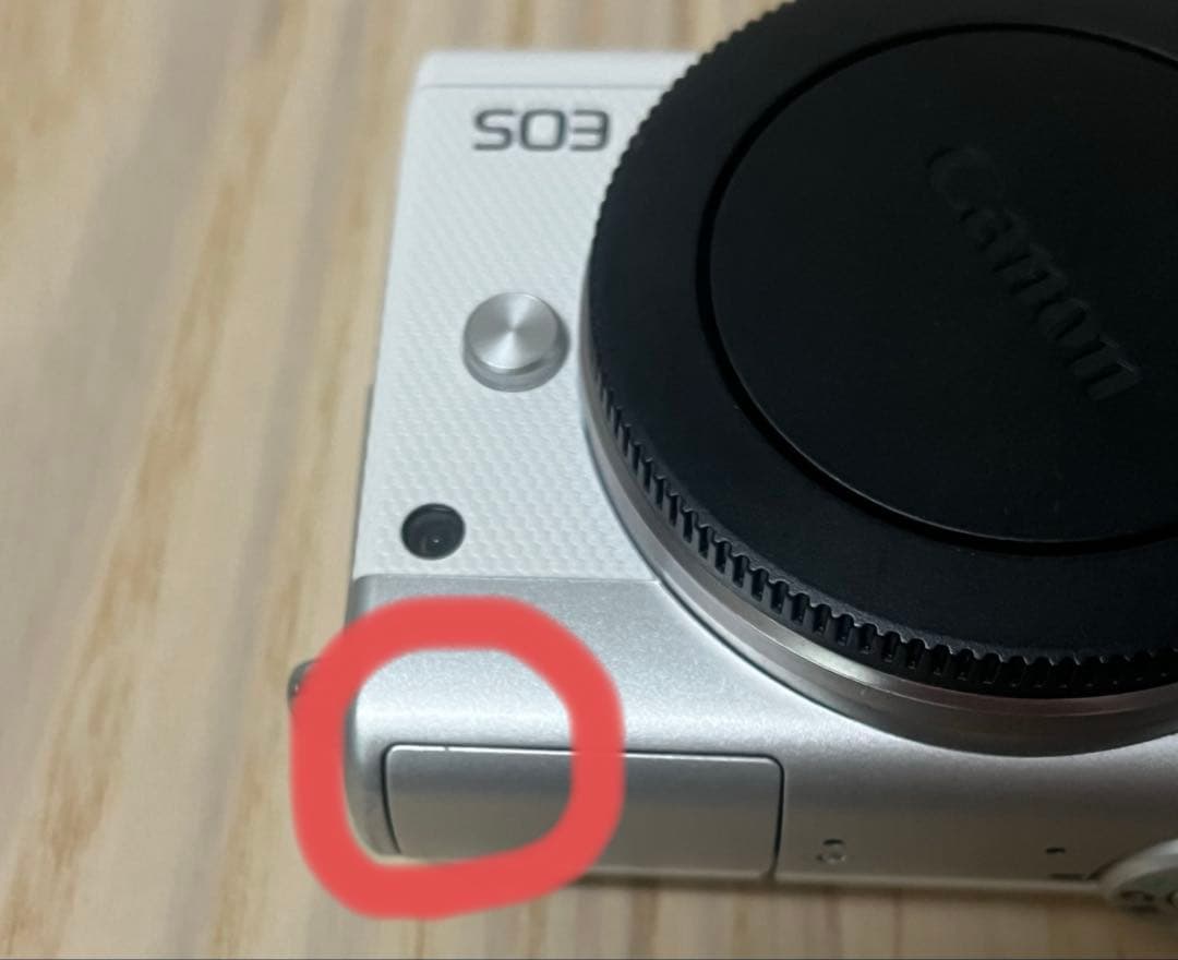 【期間限定値下げ！！】Canon EOS M100 ミラーレス一眼 ホワイト