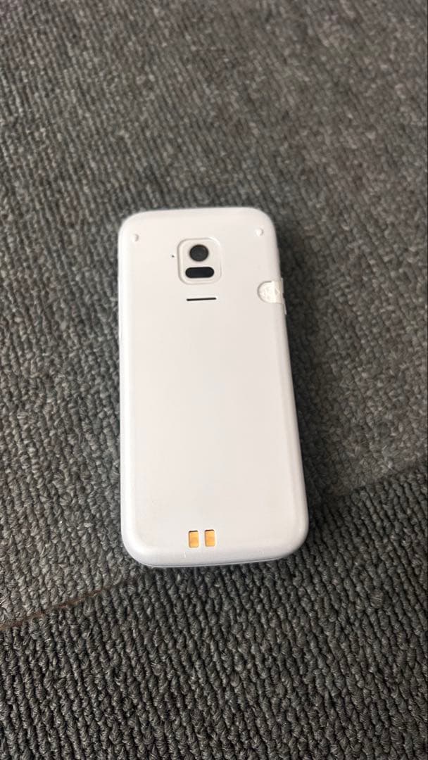 docomo F-01M ホワイト