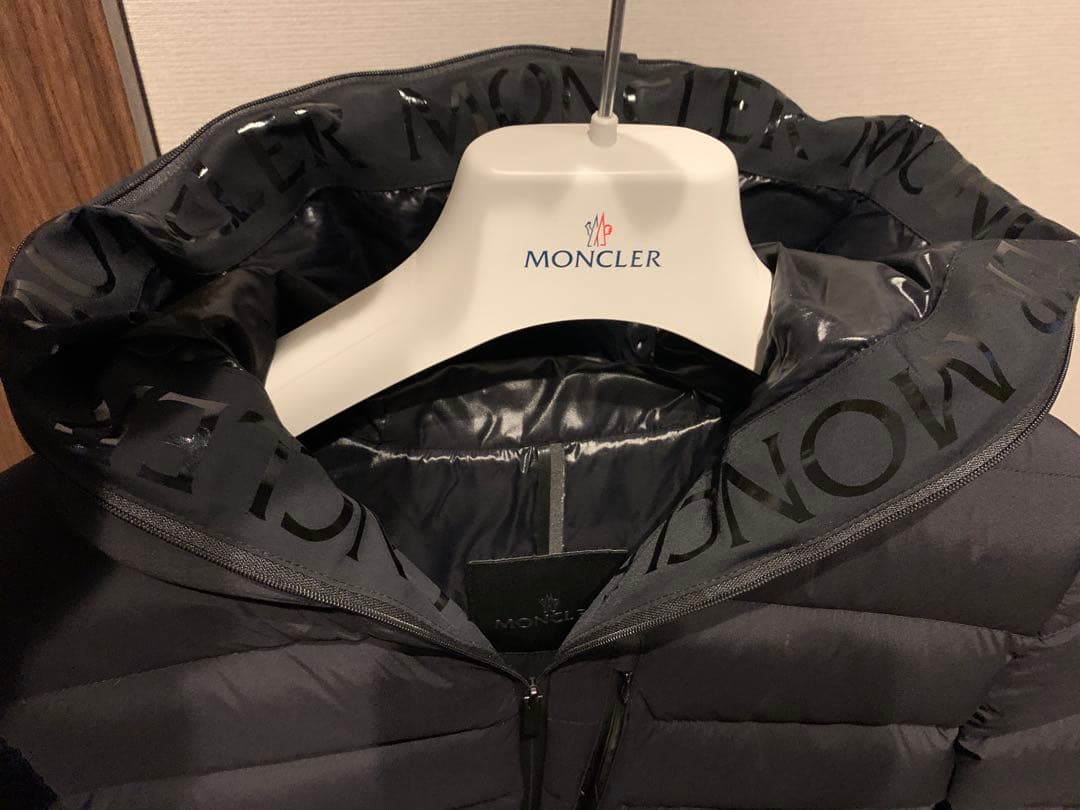 美品　激安　MONCLER モンクレール ハンガー＋ガーメント　ダウンジャケット