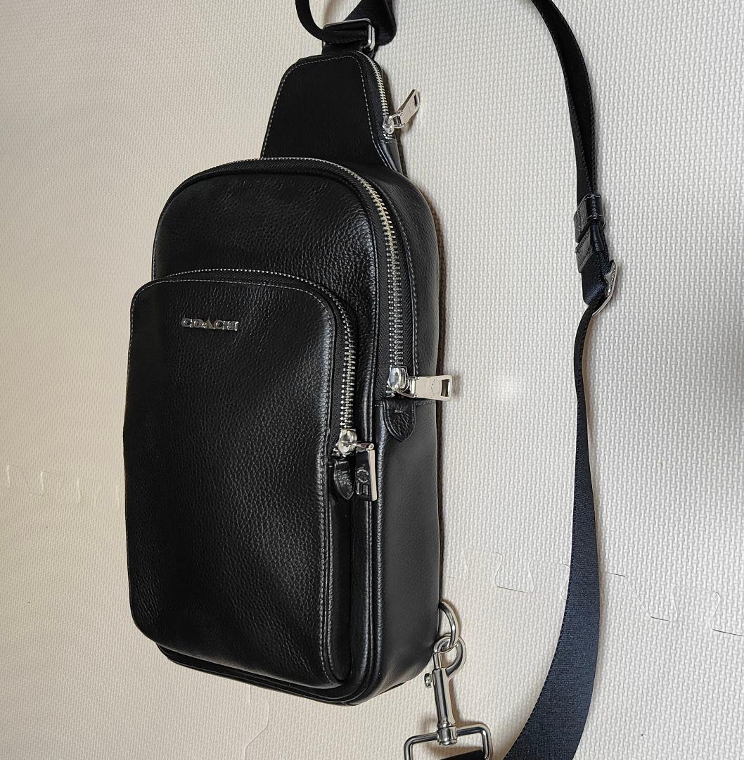 【極美品】COACH コーチ ボディバッグ　イーサンパック　黒　ブラック