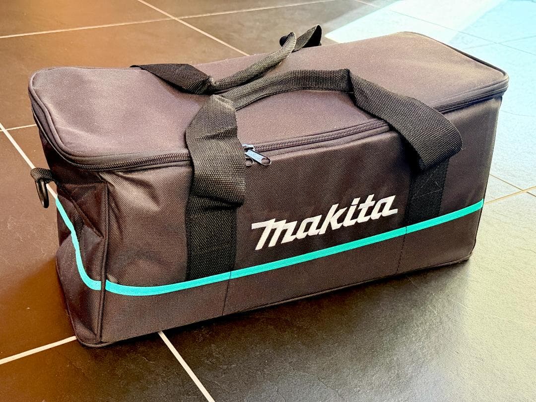 マキタ 充電式クリーナー CL184DZ (バッテリ・充電器別売) 未使用