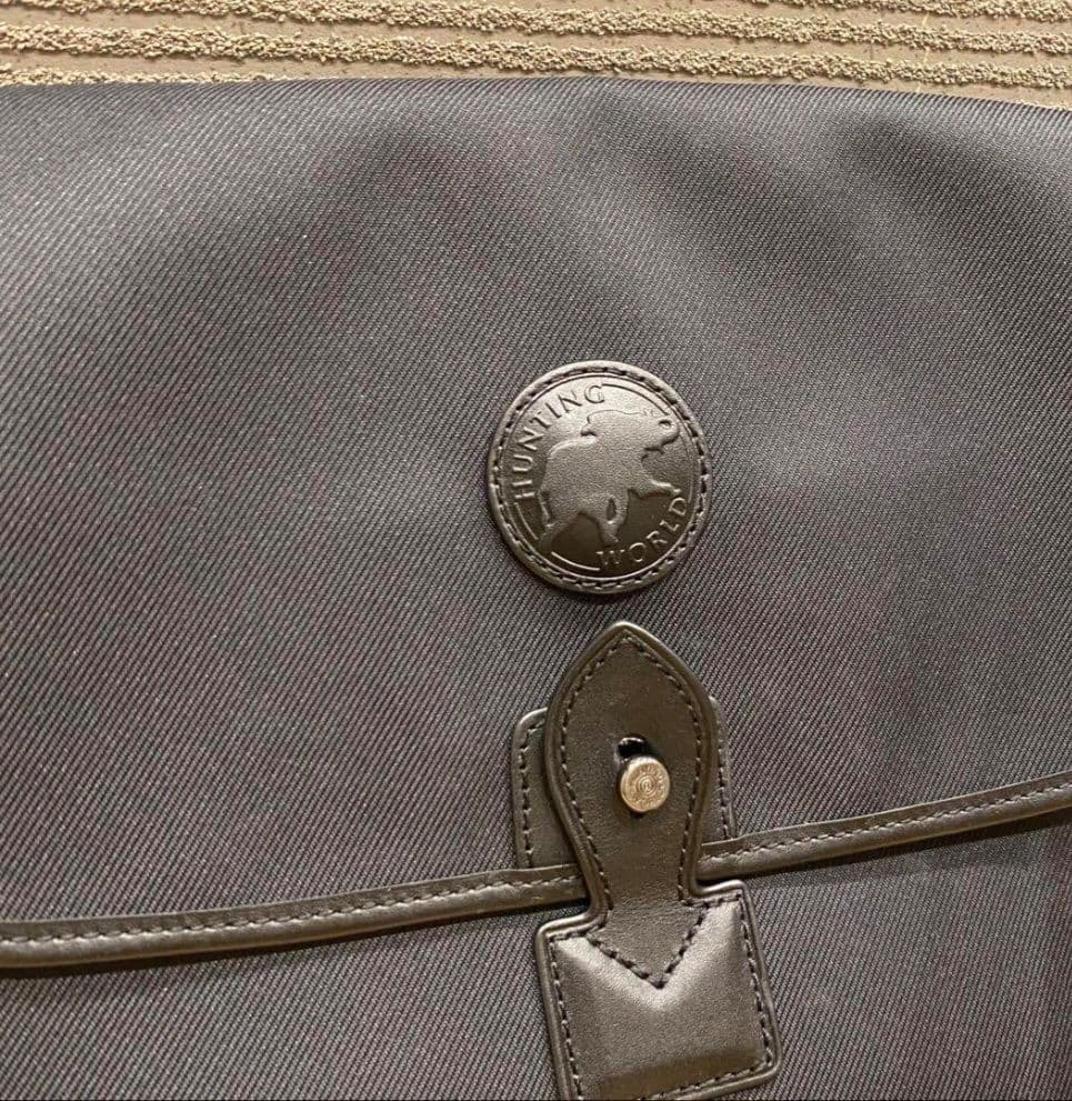 ほぼ未使用 HUNTING WORLD メッセンジャーバッグ メンズ ブラック