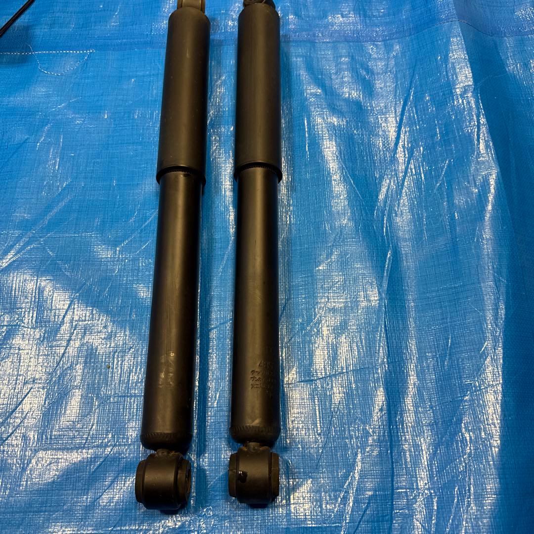 ハイエース８型純正ショックアブソーバー 4本セット