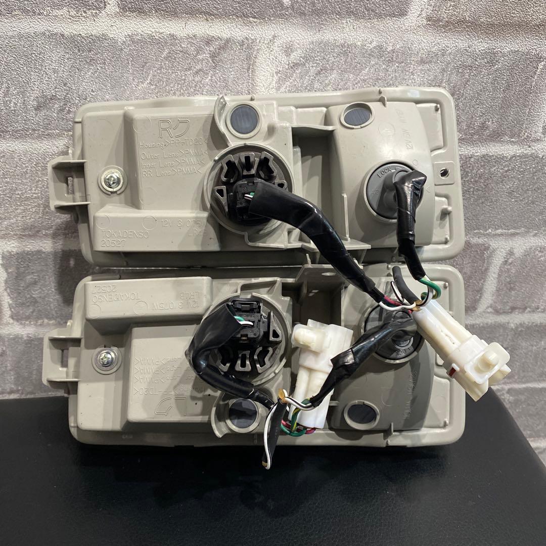 ♦︎ダイハツ　ハイゼット　トラックS500P S510P純正左右テール