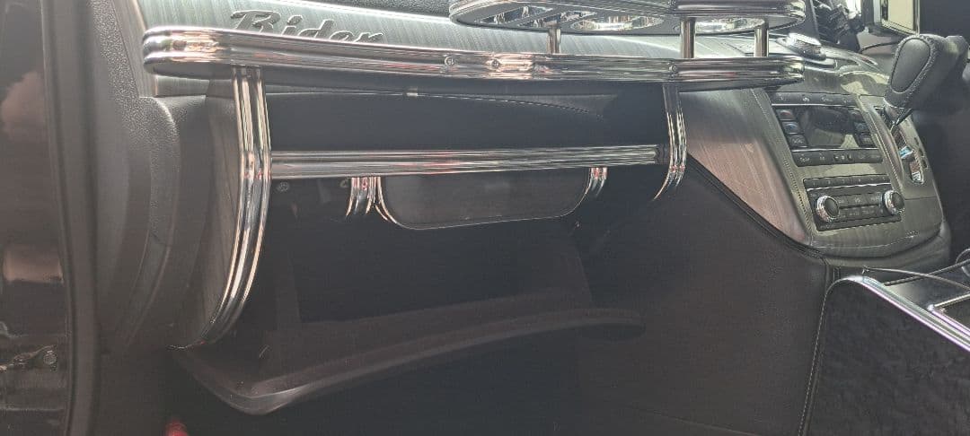 E52エルグランド用フロントテーブル