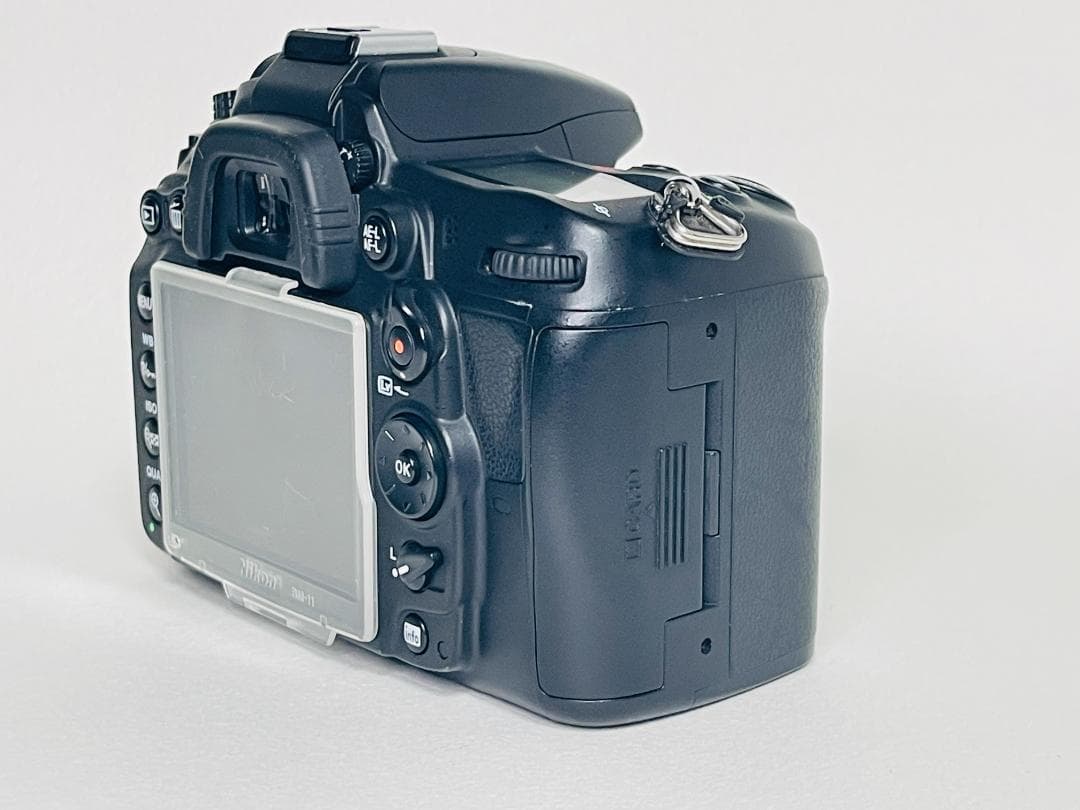 ★使用頻度少なめ！ショット数4,987回★ 美品 Nikon D7000 ボディ