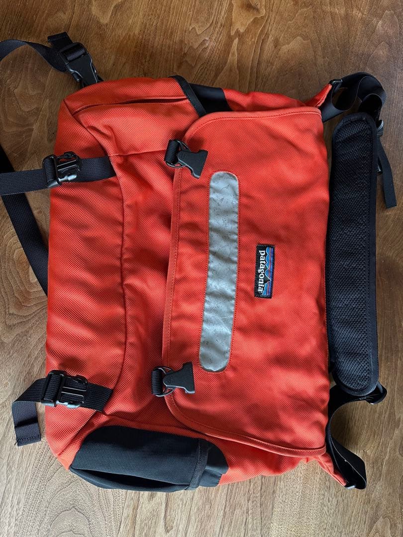 patagonia メッセンジャーバッグ オレンジ