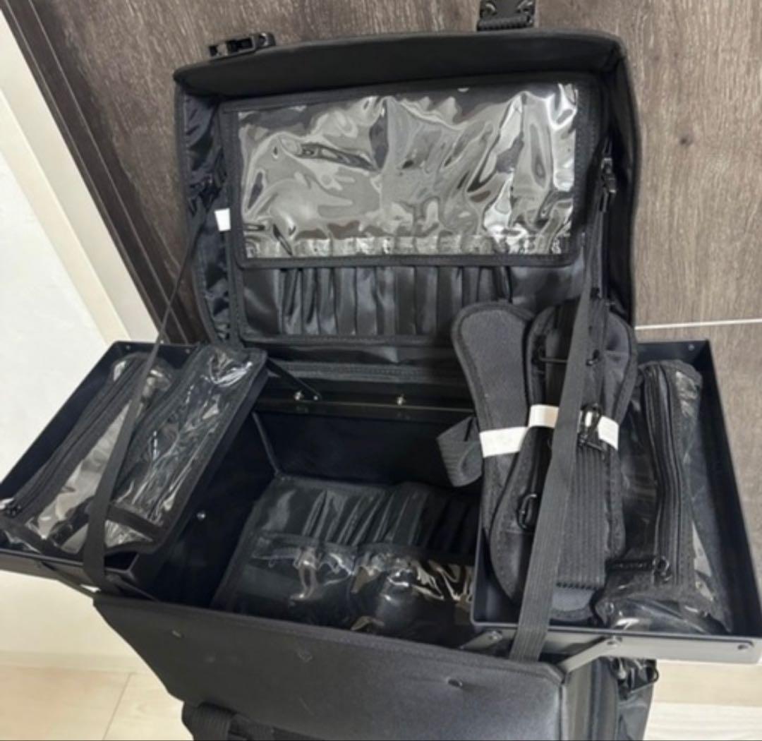 ブラック キャリーカート ヘアメイク 出張