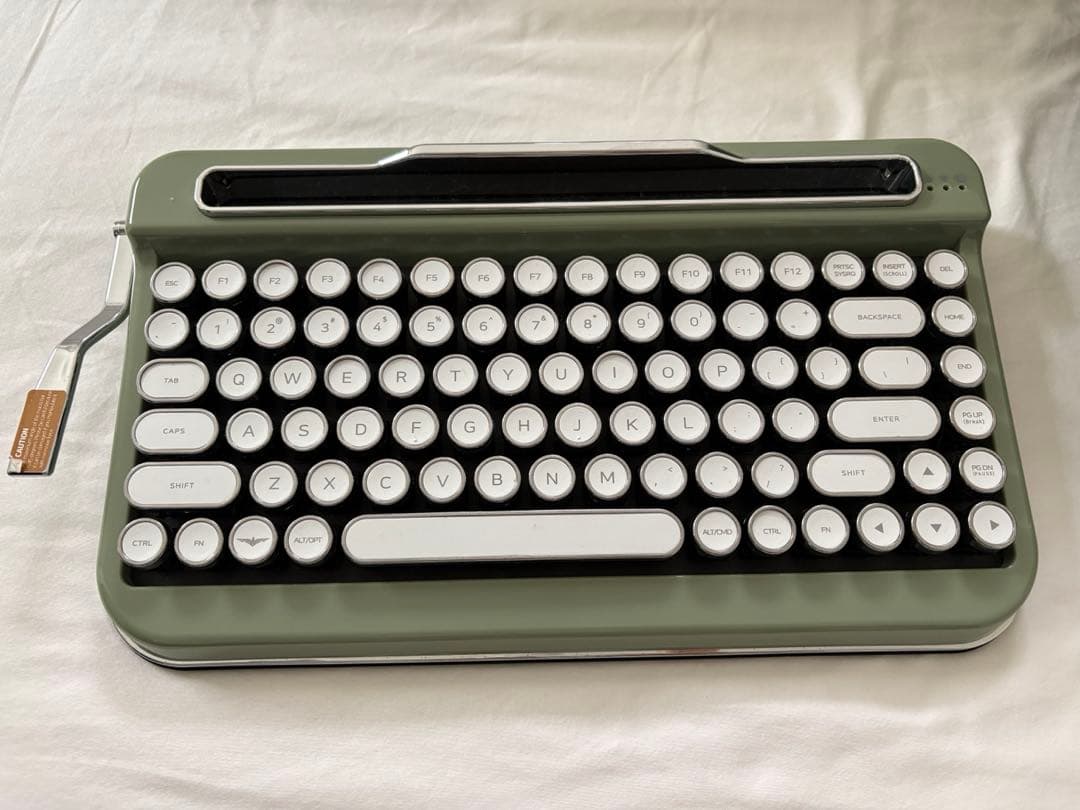 タイプライター風レトロキーボードPENNA Bluetooth