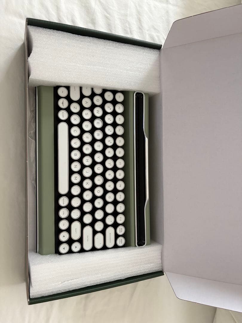 タイプライター風レトロキーボードPENNA Bluetooth