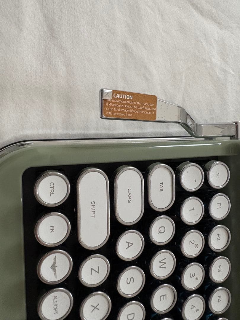 タイプライター風レトロキーボードPENNA Bluetooth