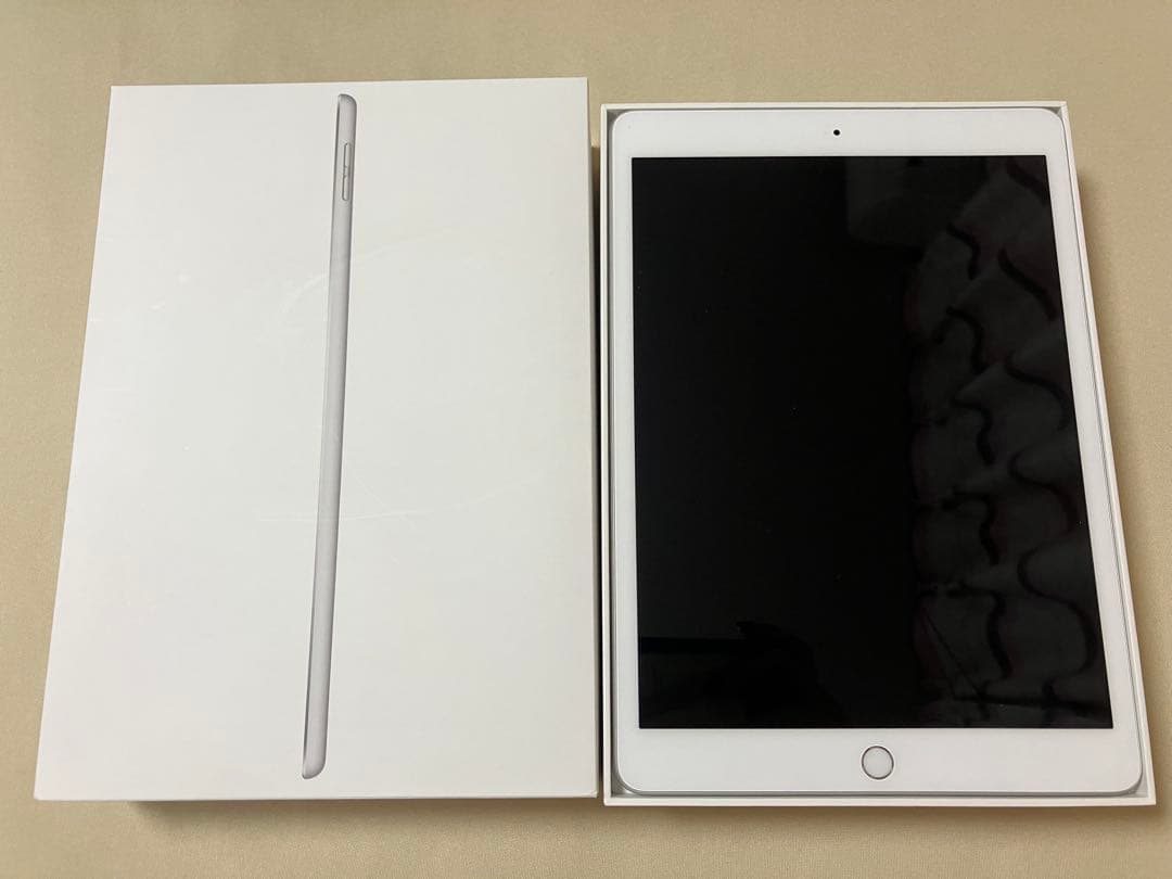 Apple iPad (第8世代) 128GB Wi-Fi シルバー　初期化済み