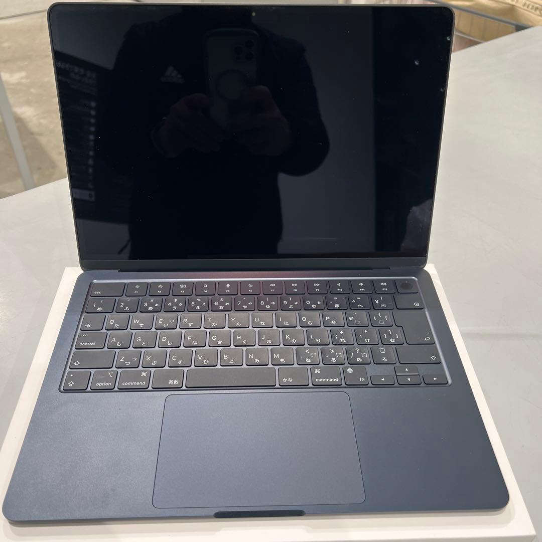 MacBook Air M2（ミッドナイト）