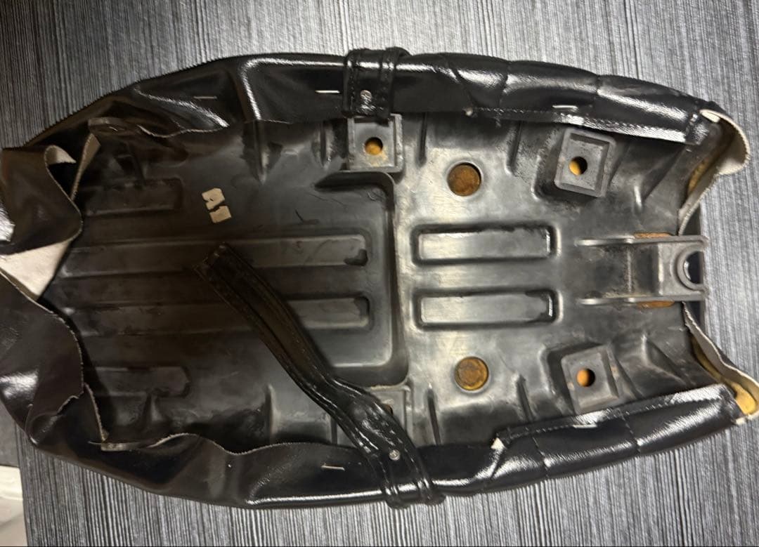 エイプ50キャブ車AC16黒タックロールシート