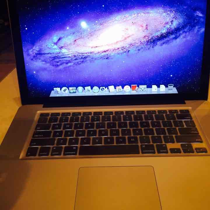 Apple Mac Pro 15.4 inch 2011年末モデル