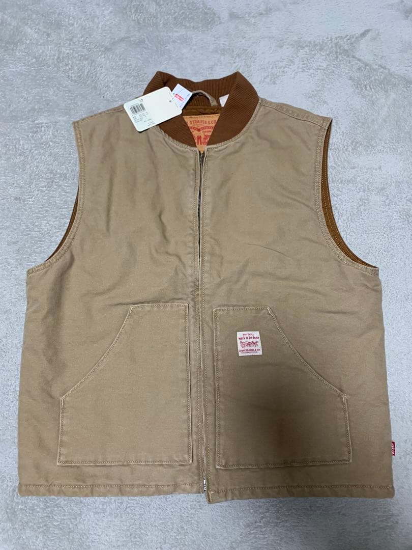 【新品】Levi'sベージュ　ダックベスト　Mサイズ