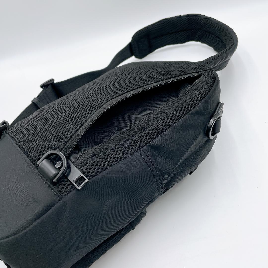 美品 DIESEL RUTENYO ボディバッグ ワンショルダーブラックf418