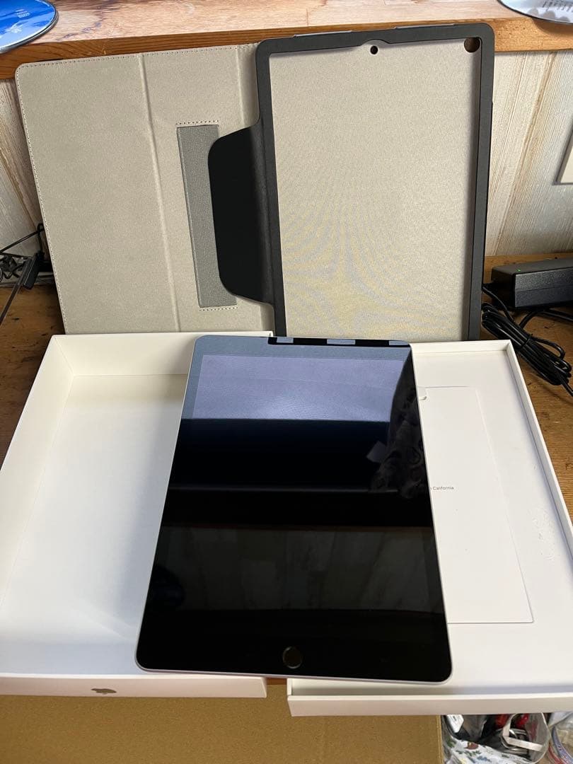 iPad 第9世代　Wi-Fi シルバー ケース付き　ほぼ未使用