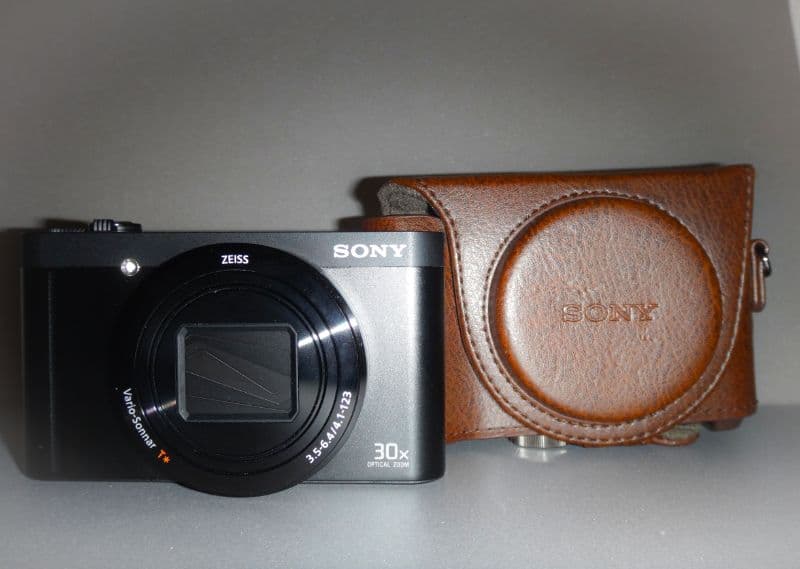 SONY DSC-WX500 ブラックとレザーケース