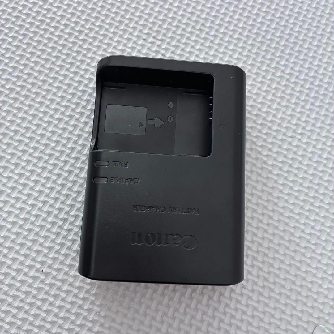 【値下げしました★】Canon EOS M100 シルバー ミラーレスカメラ