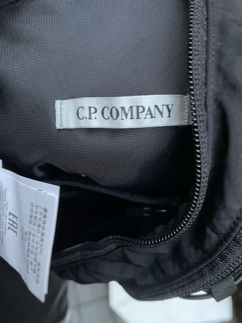 m*2様 【新品】cp companyボディバッグショルダーバッグブラック