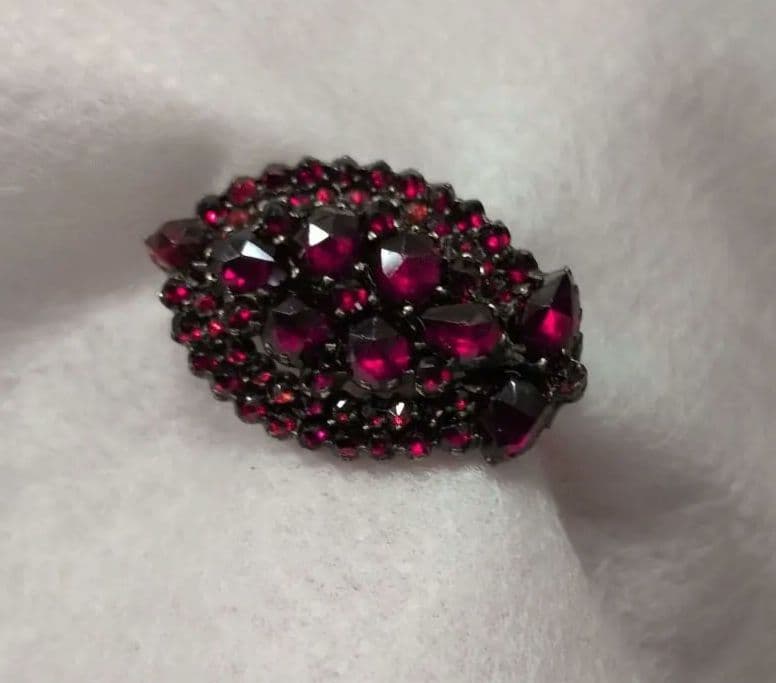 アンティーク　ヴィクトリアン　ガーネット　ボヘミアン　ブローチ