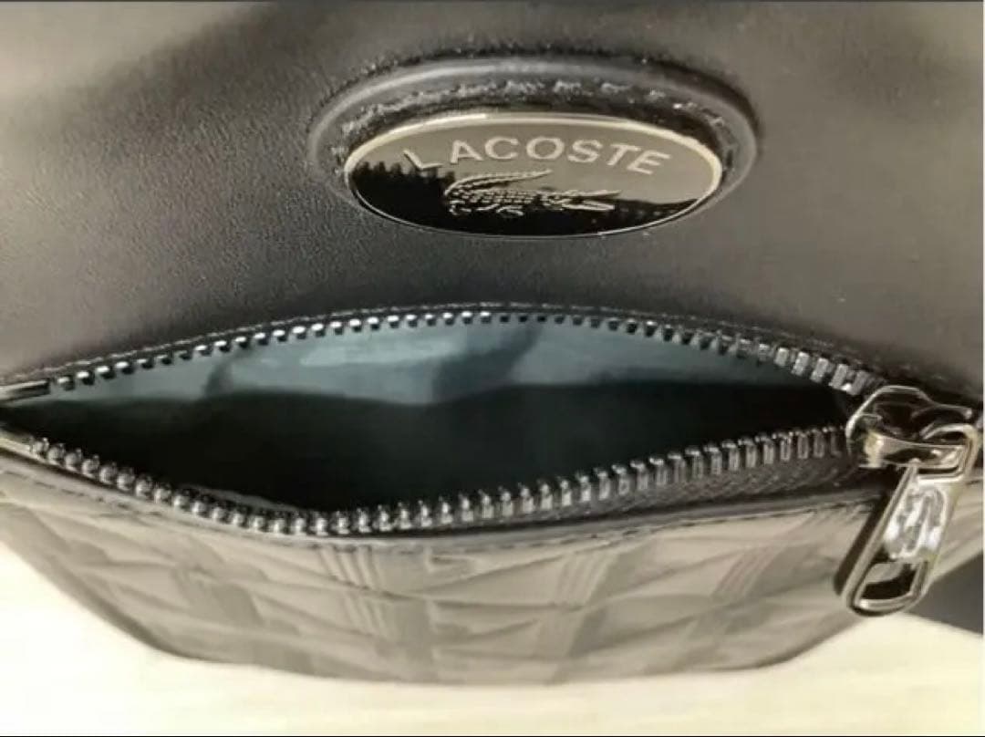 LACOSTE ブラック ショルダーバッグ