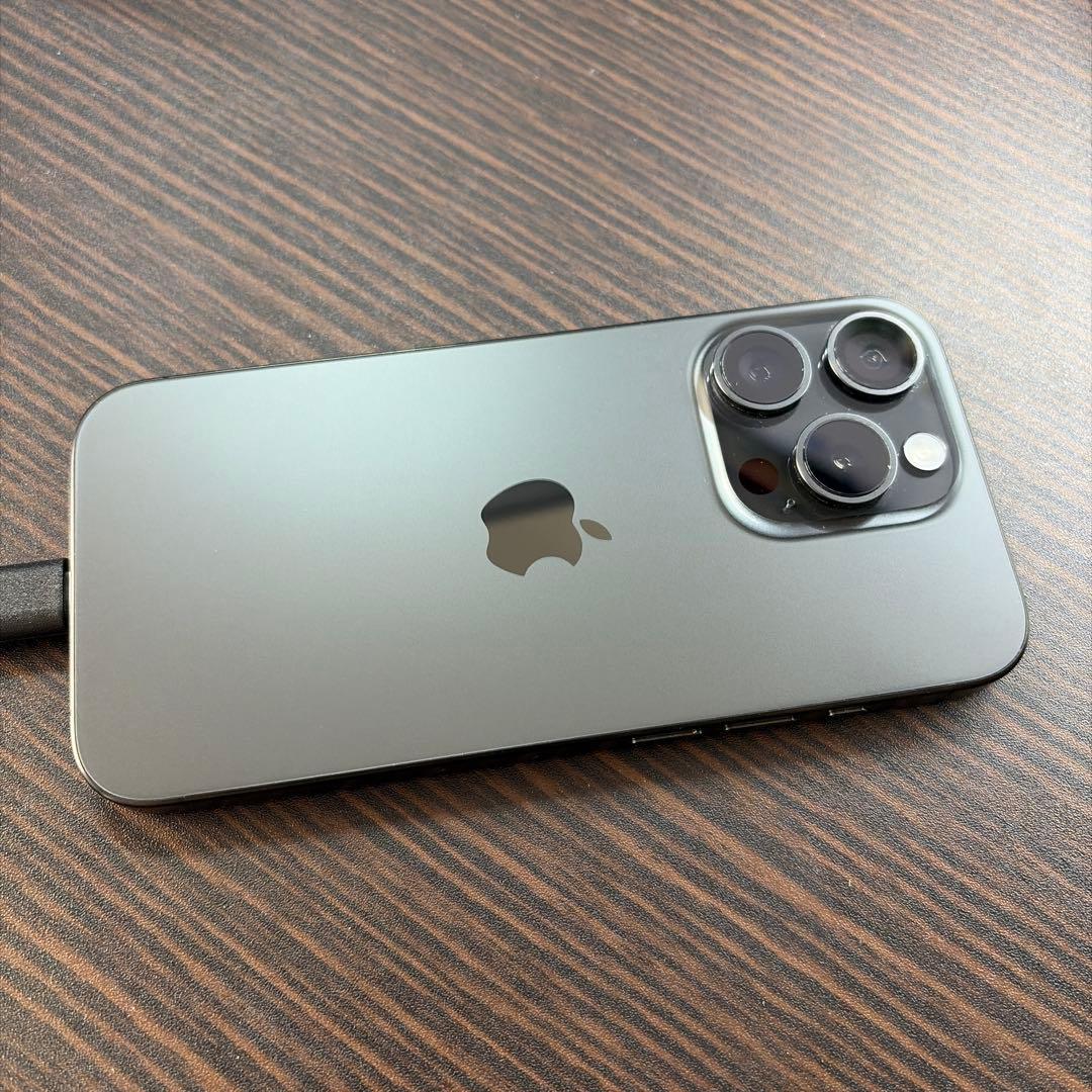 【傷なし超美品】Apple iPhone 15 Pro 256GB SIMフリー