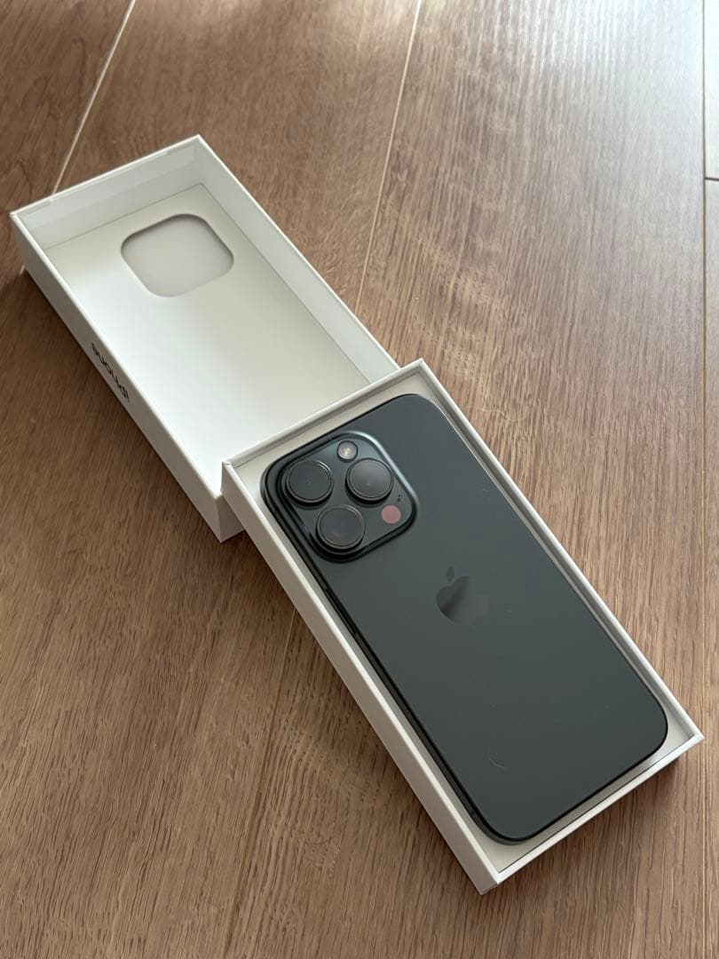 【傷なし超美品】Apple iPhone 15 Pro 256GB SIMフリー