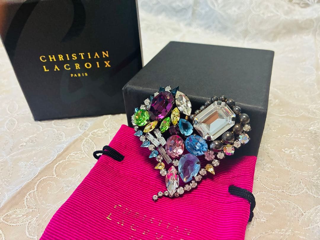Christian Lacroix ハート型ブローチ