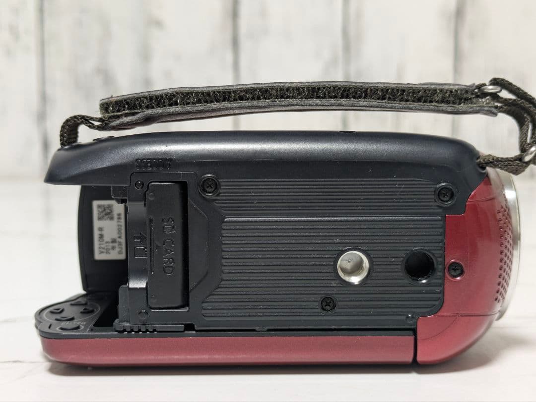 Panasonic　HC-V210M　レッド