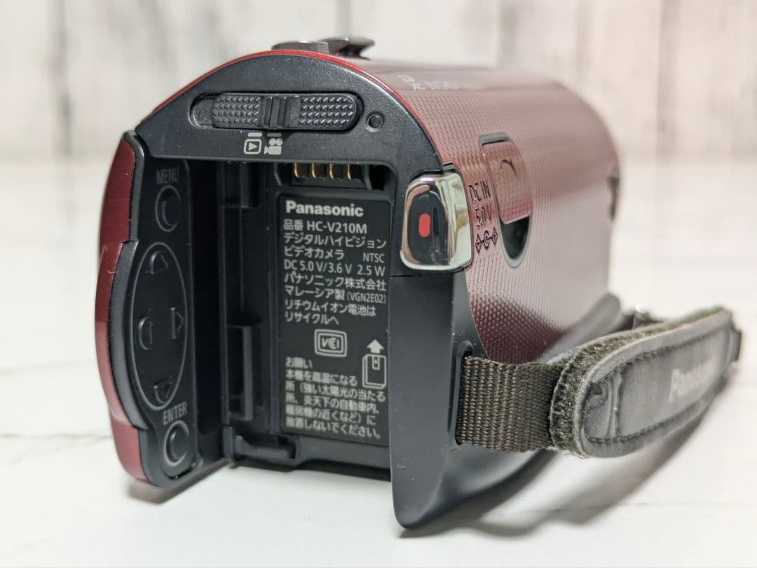 Panasonic　HC-V210M　レッド
