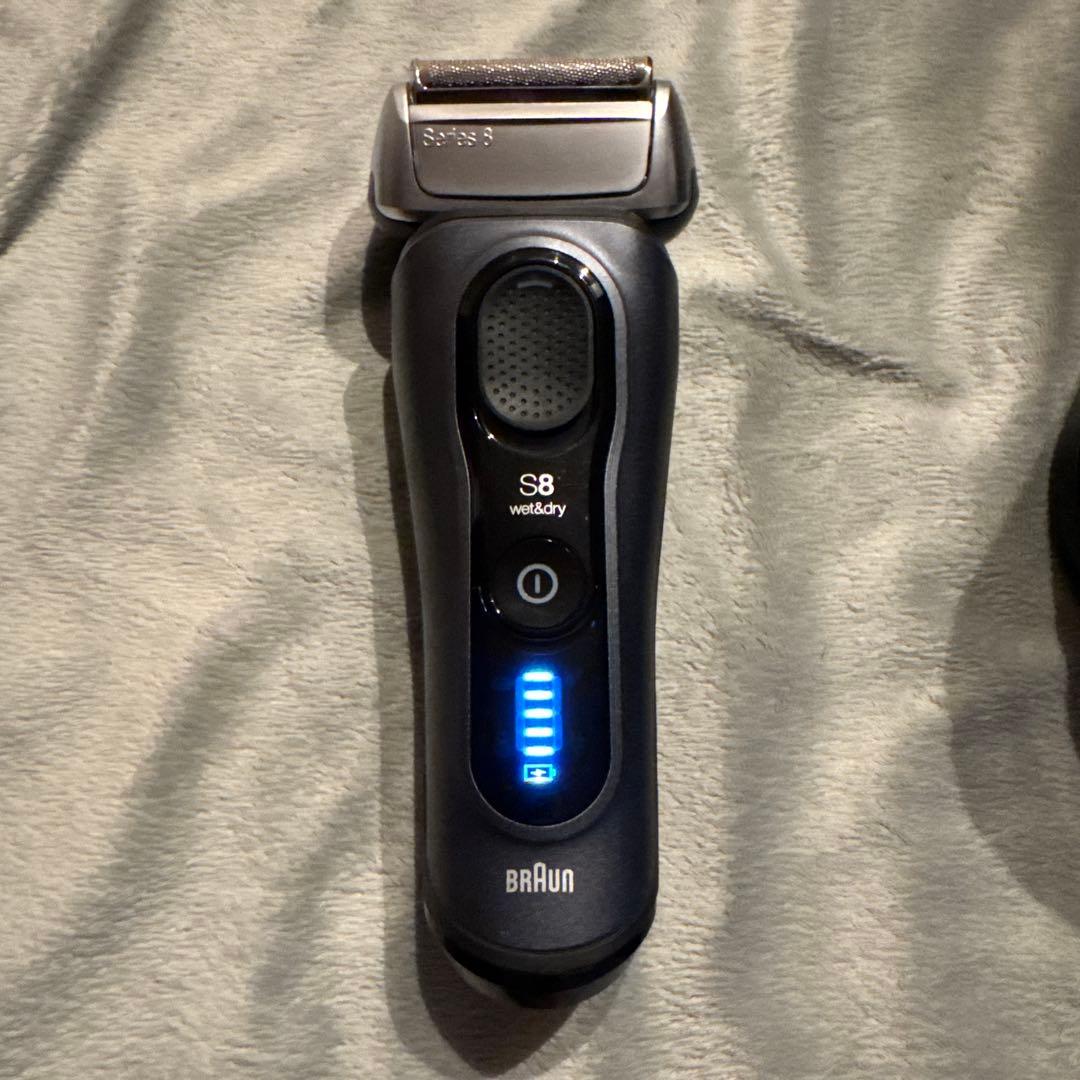 Braun S8 メンズ電気シェーバー 充電器付き