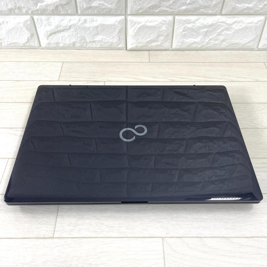 富士通 第8世代i7 新品SSD512＋HDD1T メモリ16 ノートパソコン