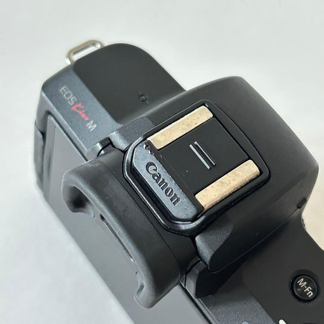 【中古】Canon EOS Kiss M ダブルレンズキット ミラーレス動作良好