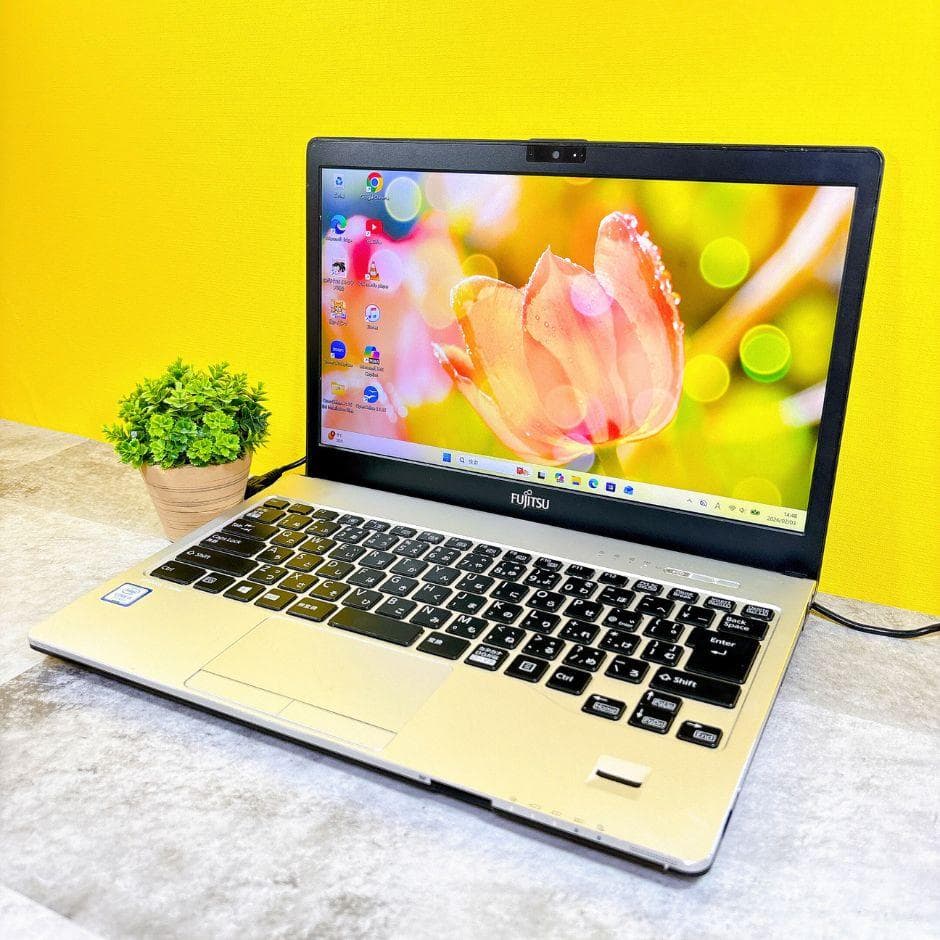 ｉ5✨小型軽量❣SSD搭載で快適✨カメラ付き フルHD 薄型 Windows11