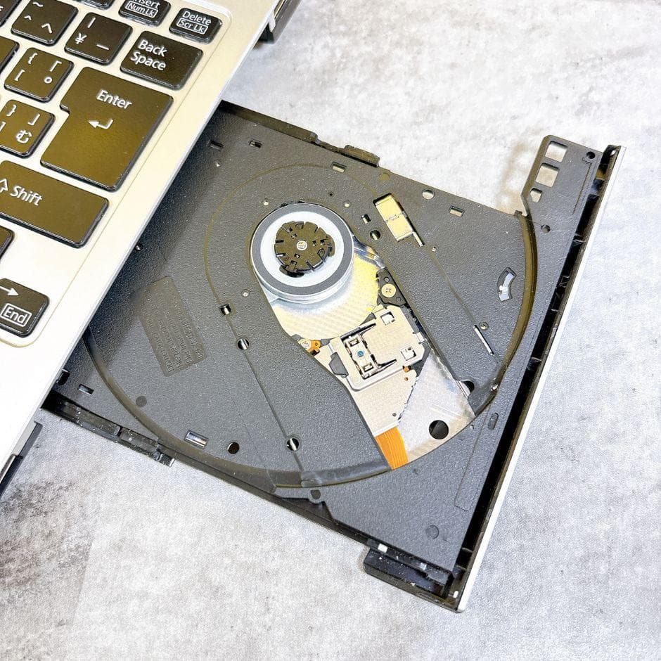 ｉ5✨小型軽量❣SSD搭載で快適✨カメラ付き フルHD 薄型 Windows11