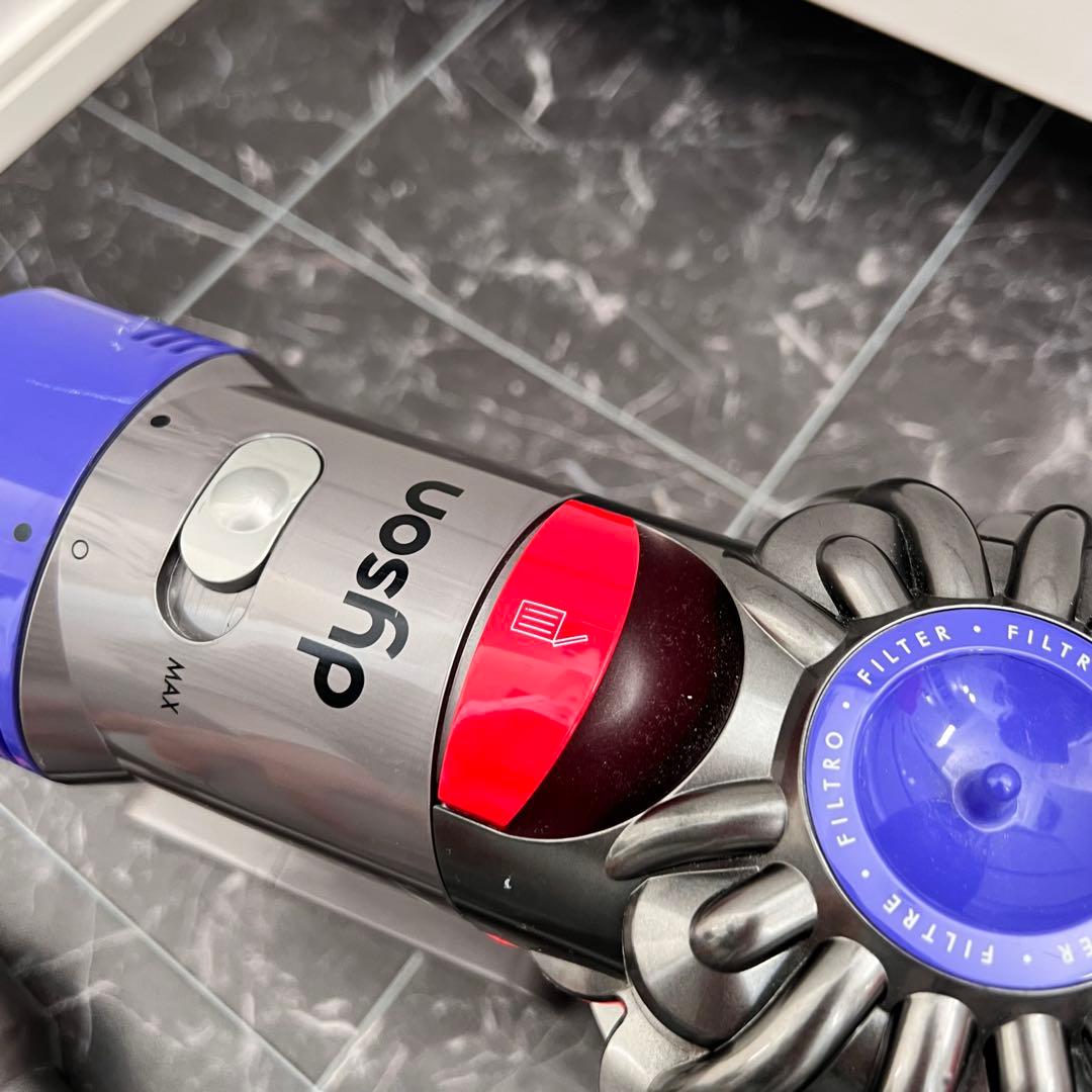 ダイソン　sv10 コードレスクリーナ　 掃除機 dyson 付属品有り　V8