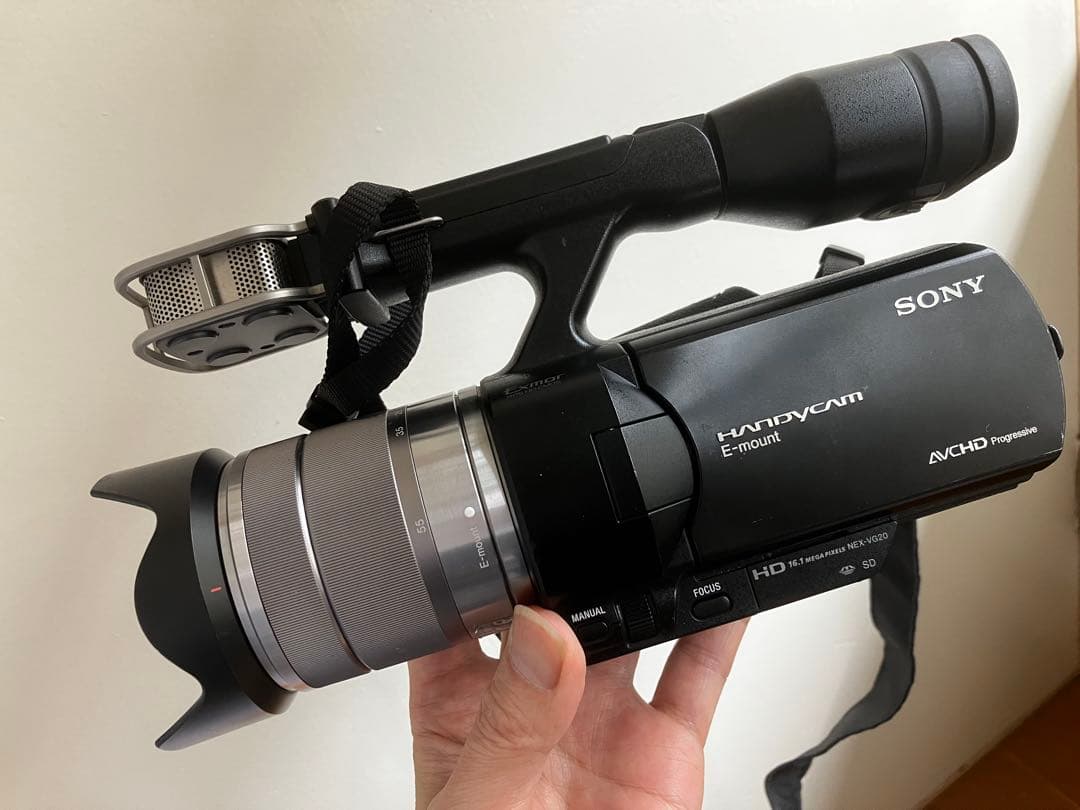 フルマニュアル名機SONY NEX-VG20。 レンズ／バッテリー／充電器も付属